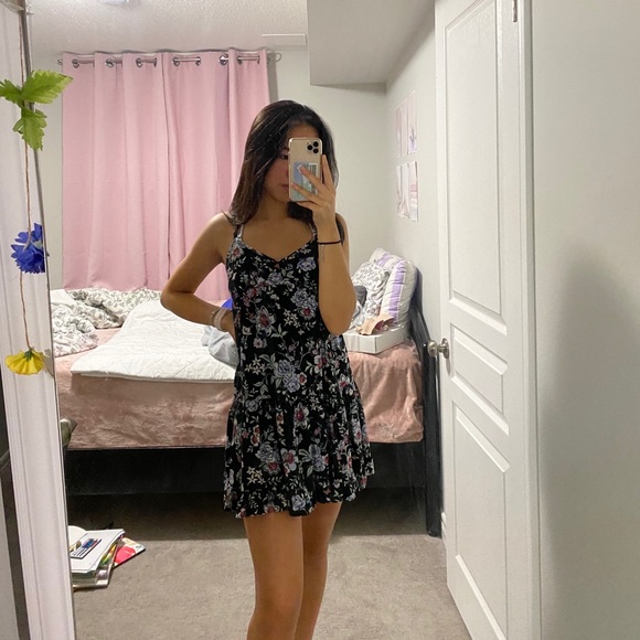 American Eagle Outfitters Dresses & Skirts - 2/$15 American Eagle spring floral dress